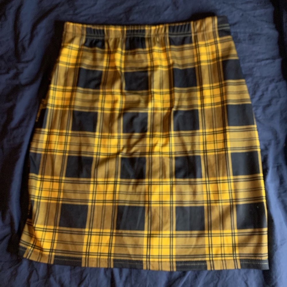 DO NOT BUY!!! ON HOLD Black & Yellow plaid skirt
